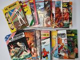 un grand nombre de bandes dessinées sur la table