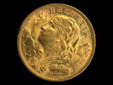 gros plan d'une pièce d'or sur fond noir