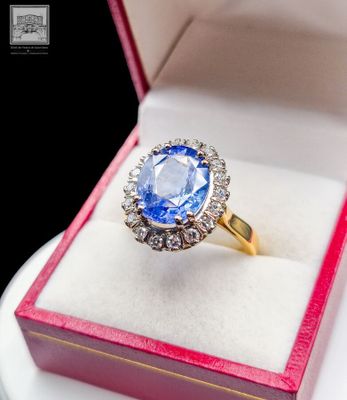 Imposante bague Marguerite en or deux tons 750°/.(18K), orné…