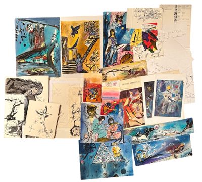 de nombreux dessins et images sur une surface blanche