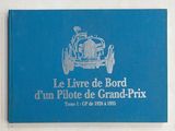 un livre bleu sur lequel figure l'image d'une voiture