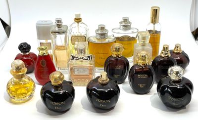CHRISTIAN DIOR. Ensemble de 18 flacons d'eaux de parfum et d…