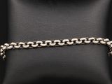 un bracelet à chaîne en argent avec un fermoir sur un mannequin, un mannequin, un mannequin, un mannequin, un mannequin, un mannequin, un mannequin, un mannequin, un mannequin, un mannequin, un mannequin, un mannequin, un mannequin, un mannequin, un mannequin, un mannequin, un mannequin, un mannequin, un mannequin, un mannequin, un mannequin, un mannequin, un mannequin, un mannequin, un mannequin, un mannequin, un mannequin, un mannequin, un mannequin, un mannequin, un mannequin, un mannequin, un mannequin, un manne