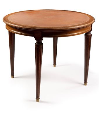 une image d'une table ronde avec un plateau en bois
