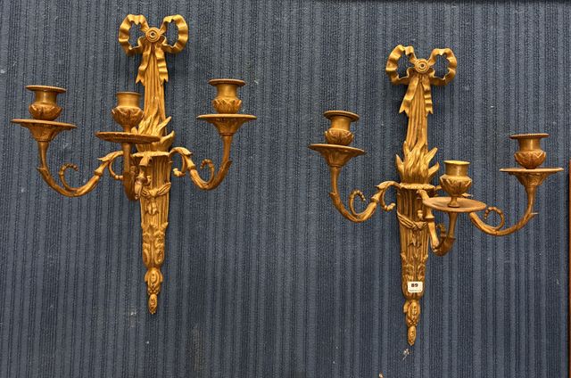 Paire d’appliques en bronze de style Louis XVI. H 45 cm