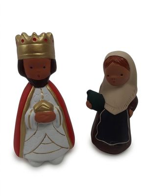 deux figurines représentant un homme et une femme portant une couronne sur la tête