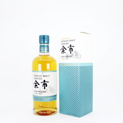 une bouteille de whisky single malt à côté d'une boîte bleue