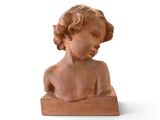 statue d'un jeune garçon tenant un livre sur fond blanc