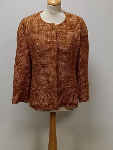 CHANEL - Veste en lainage couleur rouille, boutons CHANEL, doublu