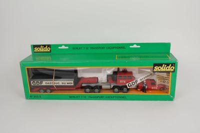 image d'un camion jouet rouge et noir et d'un camion jouet rouge et blanc, présentée dans un cadre