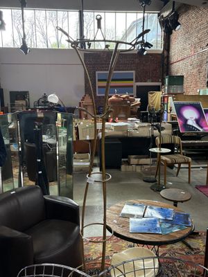 an image of a living room with a lot of furniture in it