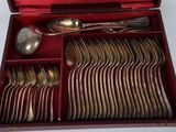 many spoons and spoon spoons in a red box