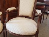two chairs that are sitting next to each other