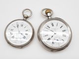 deux montres de poche en argent dont les cadrans sont ornés de chiffres romains