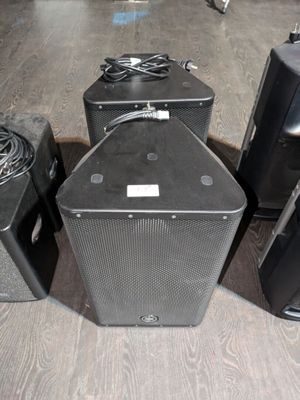 a lot of speakers that are sitting on the floor