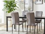 une table de salle à manger avec six chaises et une plante dans un vase