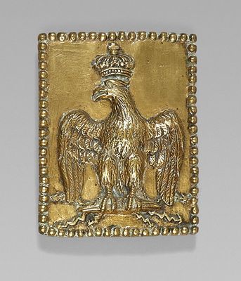 une image représentant un aigle doré portant une couronne sur la tête