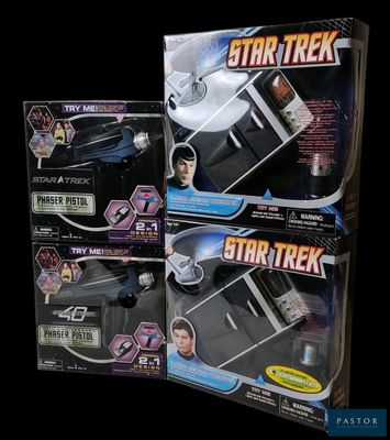 deux figurines Star Trek dans leur boîte