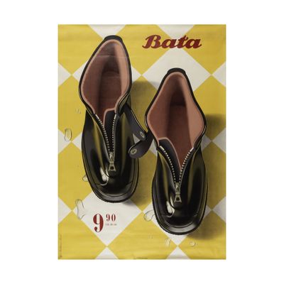a picture of a pair of black shoes with zippers on them