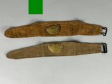 paire de ceintures en cuir et laiton plaqué, ornées d'emblèmes en forme de cœur