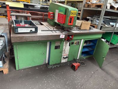a machine that is sitting in the middle of a room