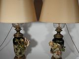 deux lampes posées sur une table