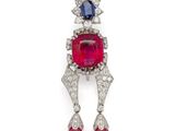 une paire de boucles d'oreilles en rubis et diamants