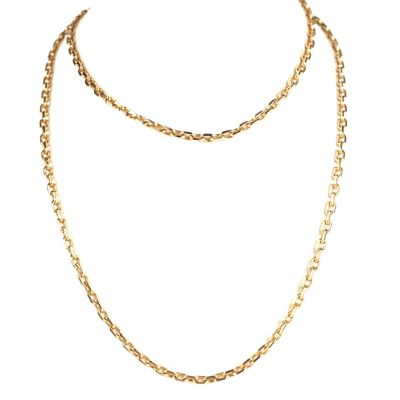 un collier à chaîne en or avec un maillon sur fond blanc
