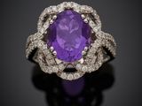 une bague en améthorate et diamants