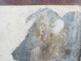 une image représentant une vache peinte sur le mur d'un immeuble