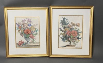 lot de deux reproductions encadrées représentant des fleurs dans un vase