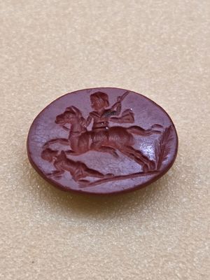 GLYPTIQUE INTAILLE Romaine en jaspe rouge, figurant un guerr…