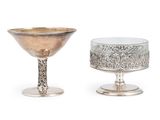 une paire de verres à vin plaqués argent et un verre à vin plaqué argent