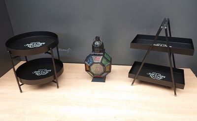 Lot de 3 articles de décoration composé de 2 étagères en mét…