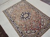 un tapis qui se trouve sur le sol d'une pièce