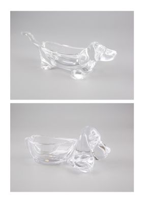deux photos d'un bol en verre avec un chien à l'intérieur