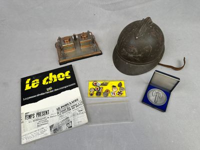 Lot : casque d’Artilleur, modèle 1915, peint en kaki, coiffe…