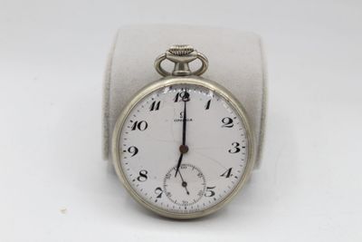 OMEGA. Montre à gousset en métal argenté.