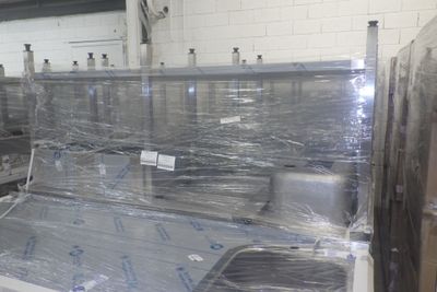 une machine placée au milieu d'une pièce
