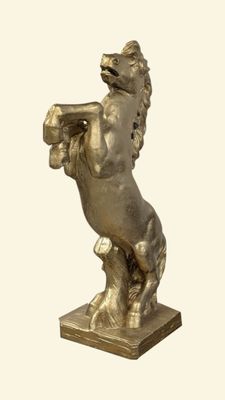 École contemporaine "Cheval cabré"