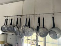 L52 - CASTELNAU D'ESTREFONDS – Un lot de poêles et marmites … (photo 4)