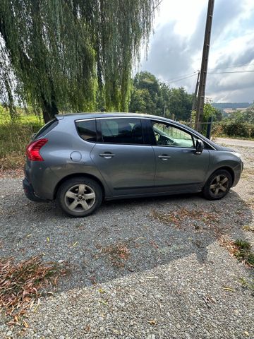 Véhicule particulier PEUGEOT 3008 immatriculée CC-764-GA, 1ère mi