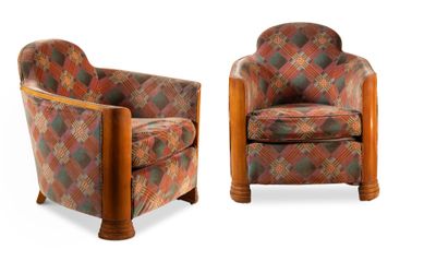 paire de fauteuils rembourrés avec dossier et accoudoirs rembourrés