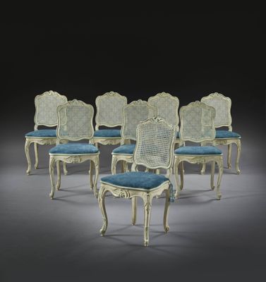lot de six chaises de salle à manger de style Louis XV à dossier en rotin