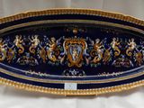 un plateau bleu et or orné d'une bordure dorée