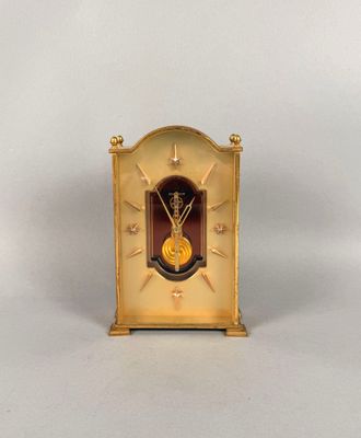 Jaeger-Lecoultre, Pendulette en métal doré.