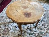 a table that is sitting on a rug in a room