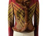 une image d'une veste de femme sur un mannequin