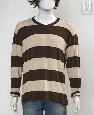 Pull rayé marron et beige pour homme sur mannequin mannequin mannequin mannequin mannequin mannequin mannequin manne
