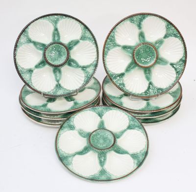 9 assiettes à coquillages en faïence fine, quelques égrenure…